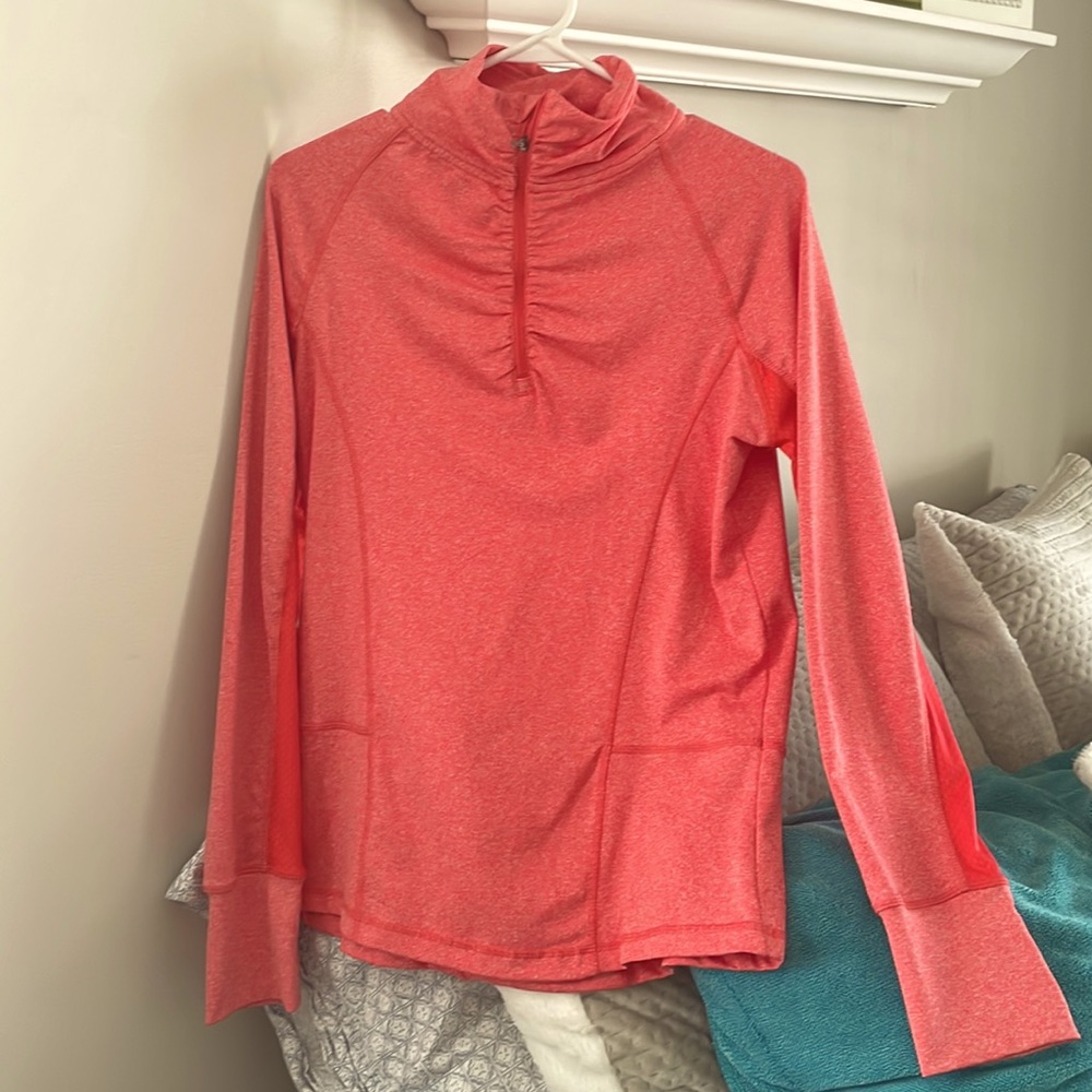 Cute workout top that’s never been worn!